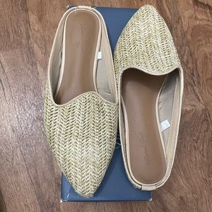Comfy stylish business casual summer slides
US WOMEN 6.5